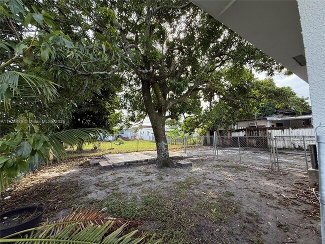 Building Photo - 3144 NW 29th St