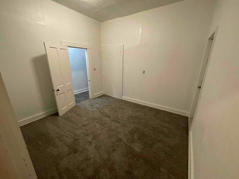 Building Photo - 307 S James St