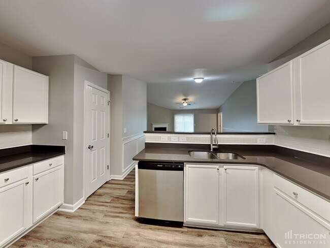 Building Photo - 1628 Poplar Shadow Dr