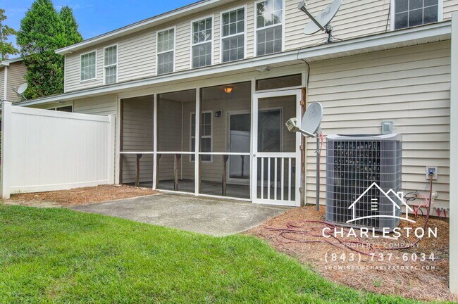 Building Photo - 2425 Scholar Ln