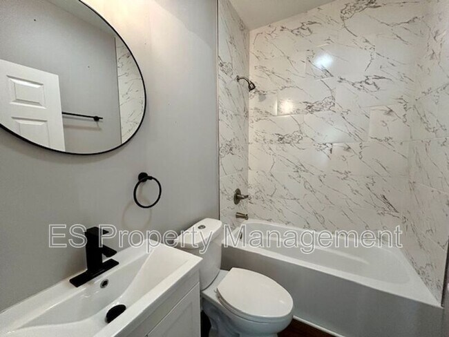 Building Photo - 1602 Quill St