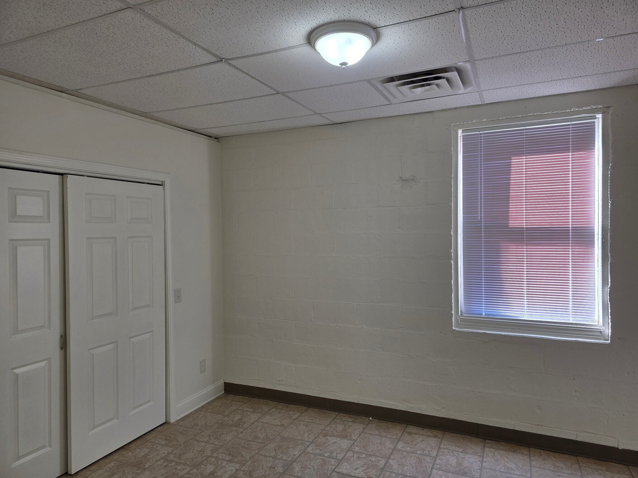 Building Photo - 64 Kenyon St