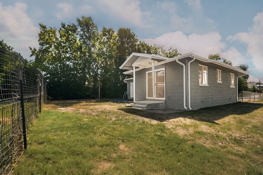 Building Photo - 376 W 700 N