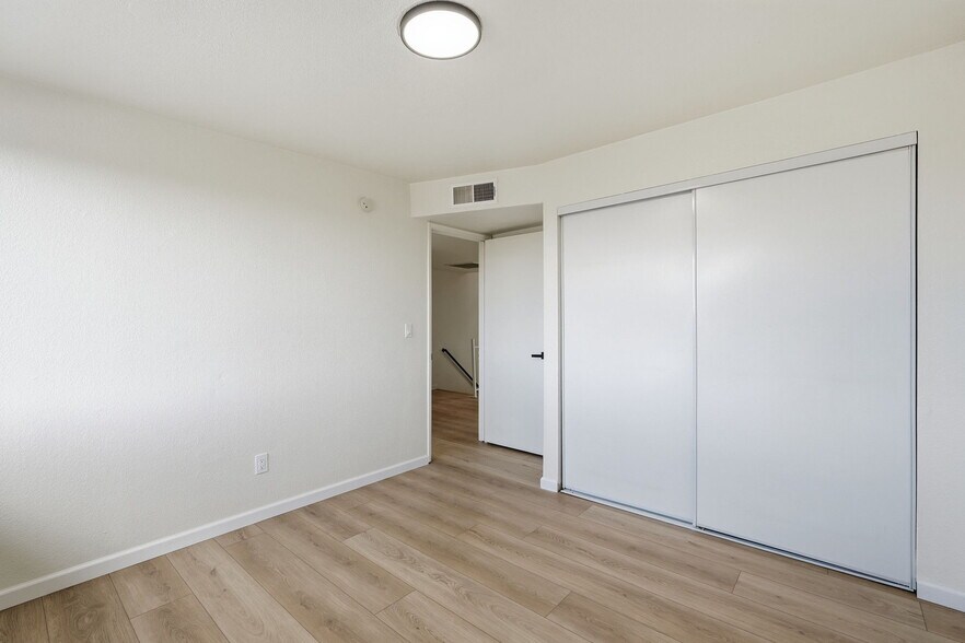 Building Photo - 5846 S Del Moral Blvd