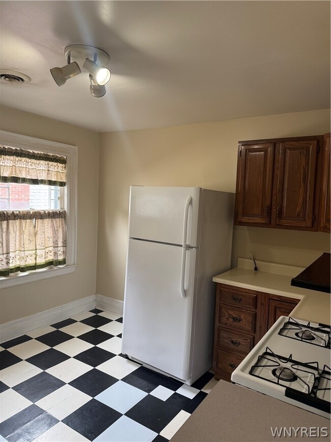 Building Photo - 344 Elmwood Ave