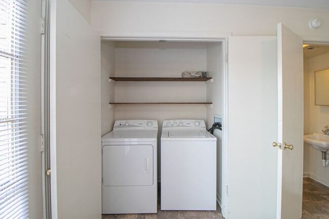 Building Photo - 1603 Minglewood Dr