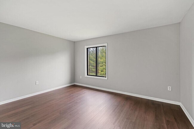 Building Photo - 6934 Hanover Pkwy