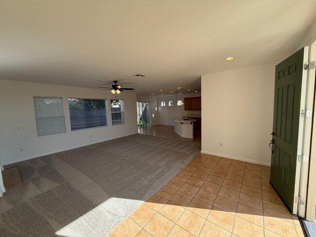 Building Photo - 4 bedroom | 2.5 bathroom | Single family h...
