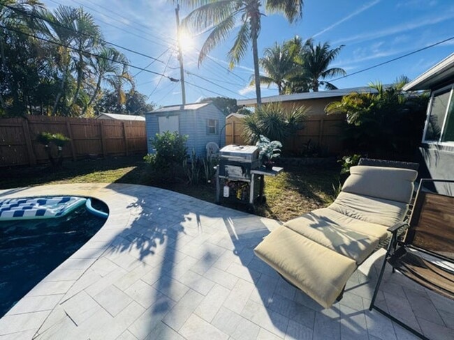 Building Photo - 200 NE 56th St