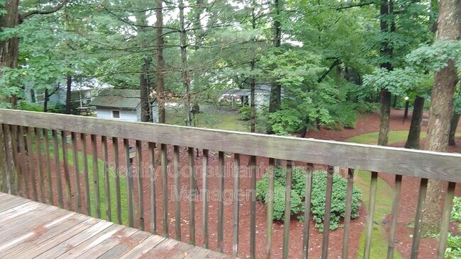 Building Photo - 302 Aspen Ct