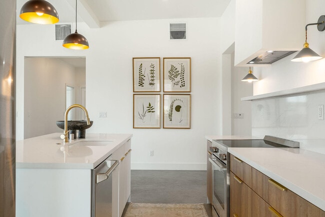 Building Photo - 361 W Sunview Ave