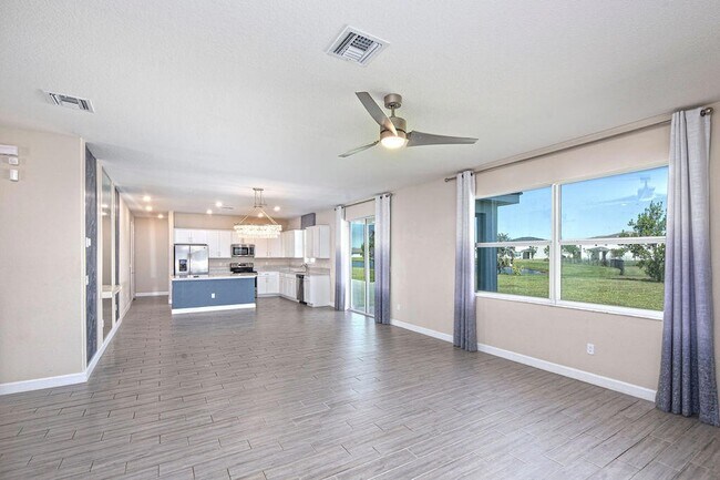 Building Photo - 12623 NW Copper Creek Dr