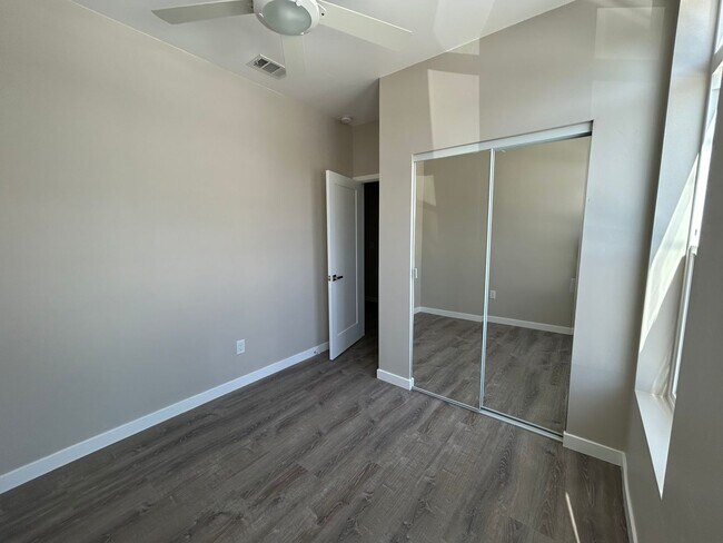 Building Photo - Newly Built 4 bed House! Prime Location