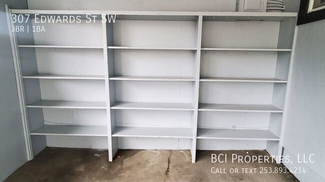 Building Photo - 307 SW Edwards St