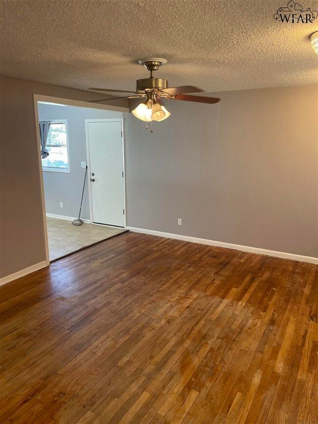 Building Photo - 4300 Barnett Dr