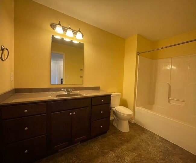 Building Photo - $2,100 | 3 Bedroom, 2.5 Bathroom Town Home | Pets Allowed | Available for August 1st Move-In!