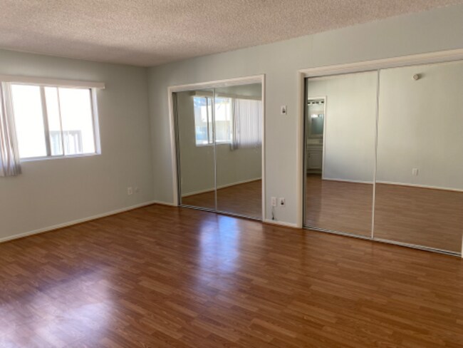 Building Photo - 5354 Lindley Ave