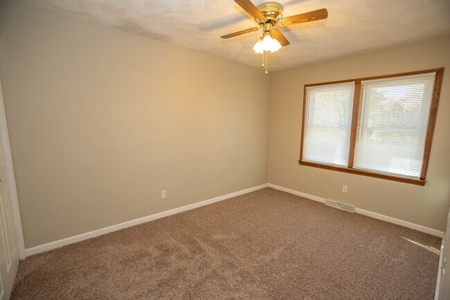 Building Photo - 710 Earl Lee Dr