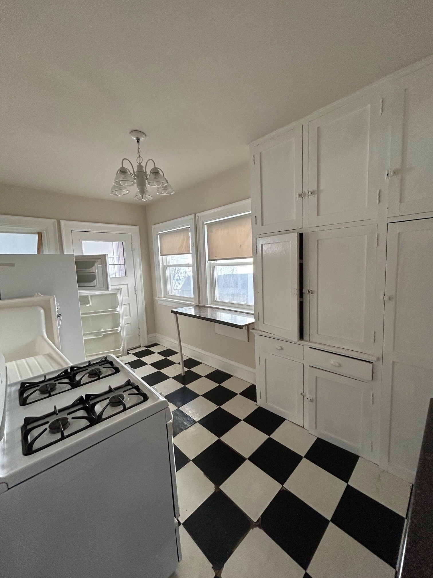 Building Photo - 450 W Washington Ave