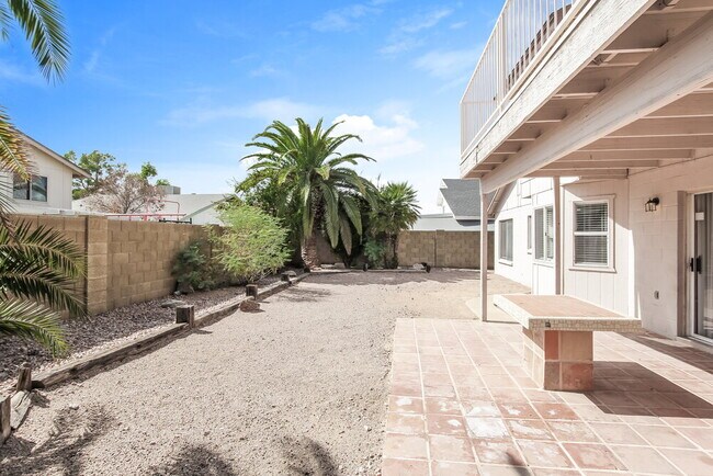 Building Photo - 4045 W Avenida Del Sol