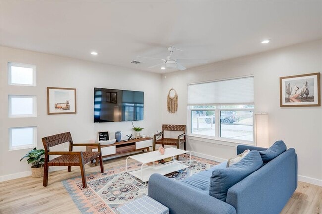 Building Photo - 2516 Friar Tuck Ln