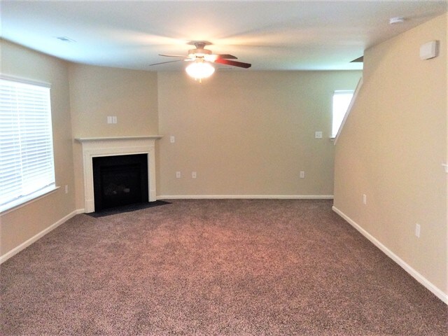 Building Photo - 211 Lindpoint Ln