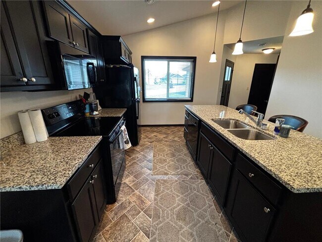 Building Photo - 4001 Iris Ct