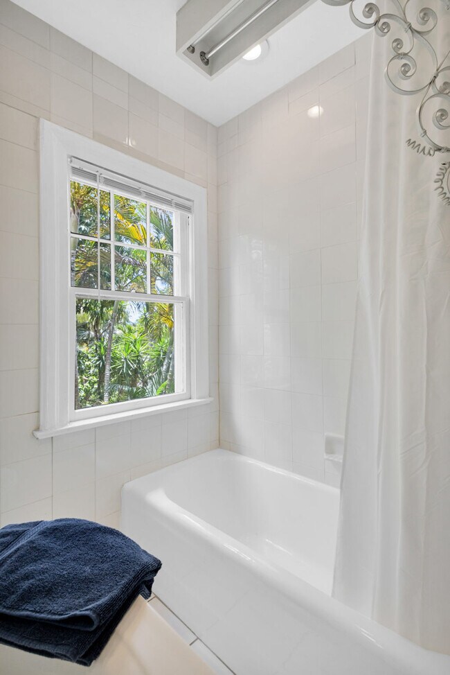 Building Photo - 511 29th St