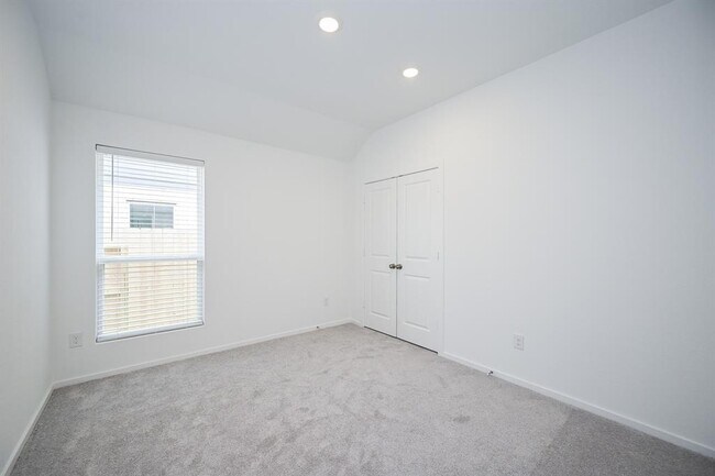 Building Photo - 26811 Tree Mallow Dr