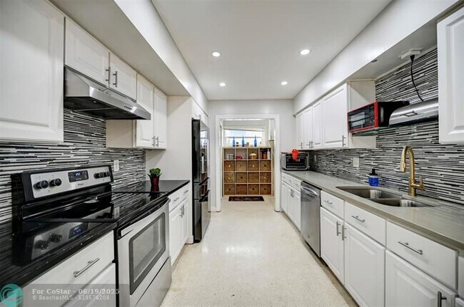 Building Photo - 3325 McKinley St