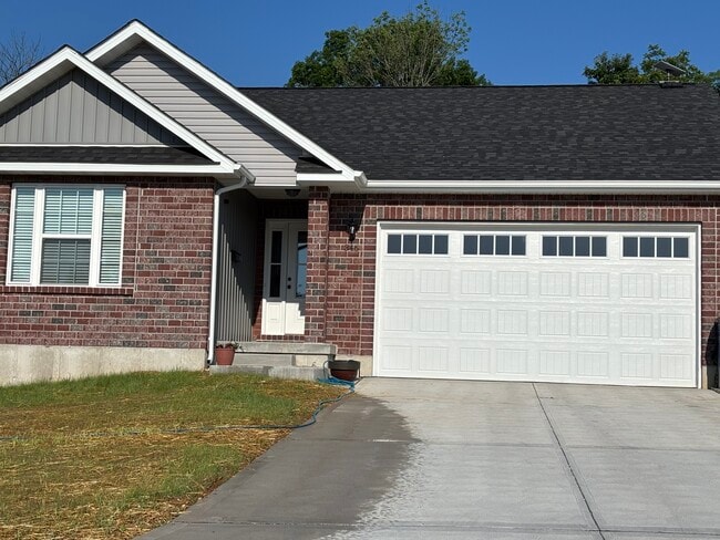 Building Photo - 1522 Villa Dr