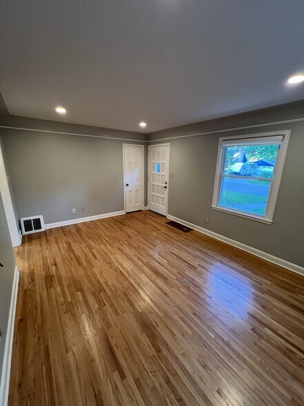 Building Photo - 7314 James Ave S