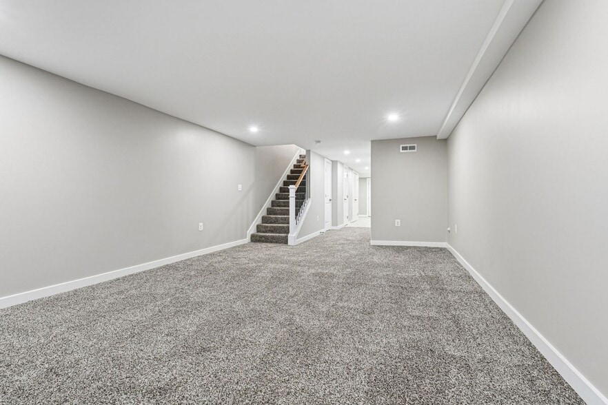 Building Photo - 2906 Clifton Ave