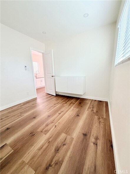 Building Photo - 1316 N Hollywood Way