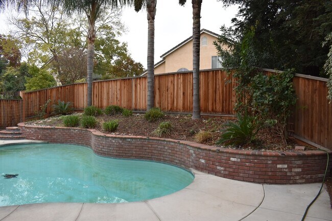 Building Photo - 924 Christy Ct