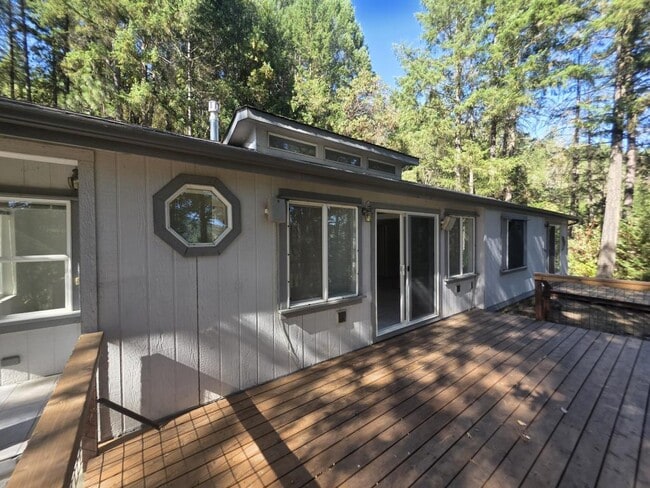 Building Photo - 11020 N Applegate Rd