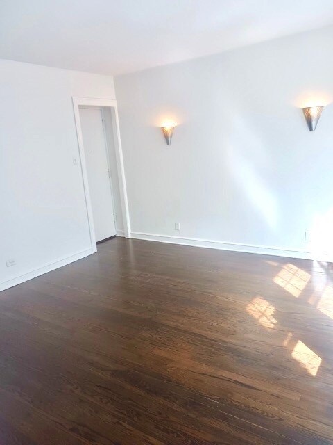Building Photo - 1072 W Thorndale Ave
