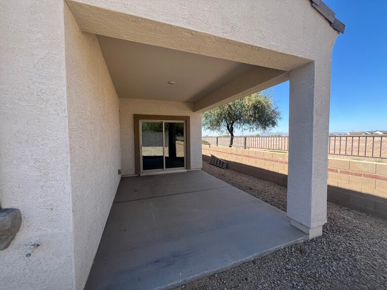 Building Photo - 42132 W Manderas Ln