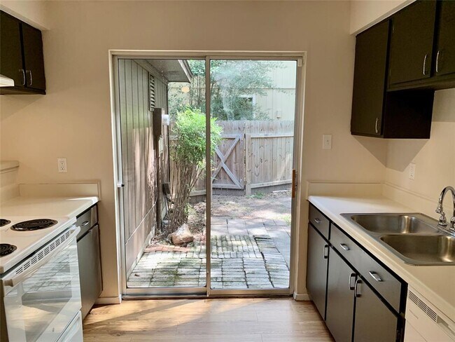 Building Photo - 22 N Wavy Oak Cir