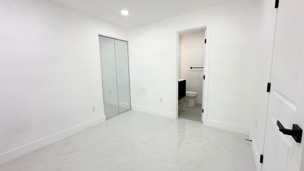 Building Photo - 1304 NW 43rd St