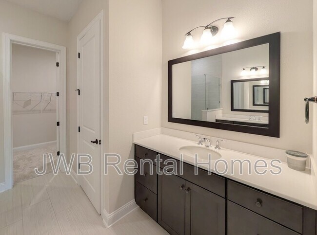 Building Photo - 75 Carousel Dr