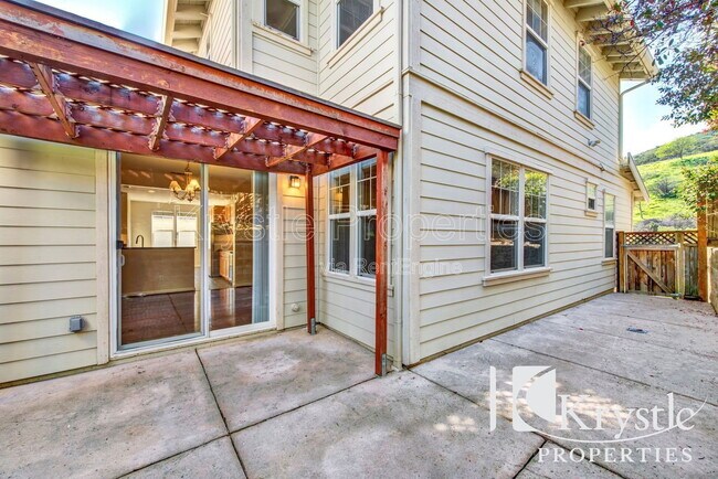 Building Photo - 8388 Bennington Ct