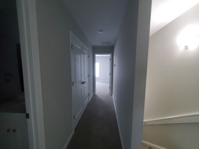 Building Photo - NEW TOWNHOME BUIKT MARCH 2023!