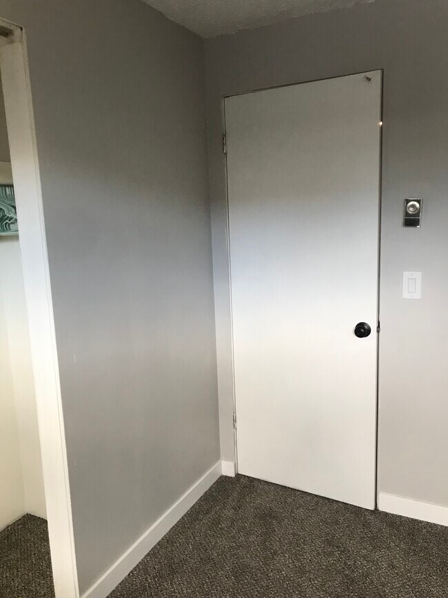 Building Photo - 1615 4th St