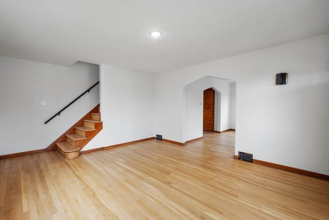 Building Photo - Don’t miss this! Beautifully RENOVATED 3 bedroom in Stowe!!