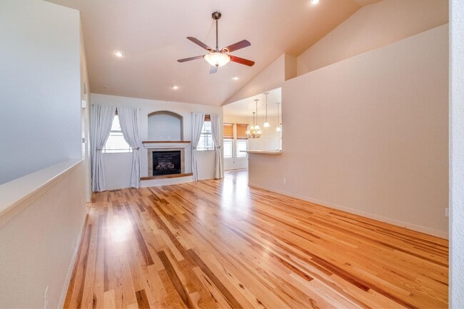 Building Photo - 5-bedroom, 3-bathroom home located in Windsor, CO.