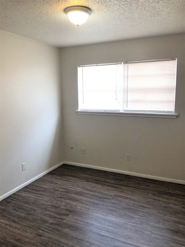 Building Photo - Three Bedroom Duplex