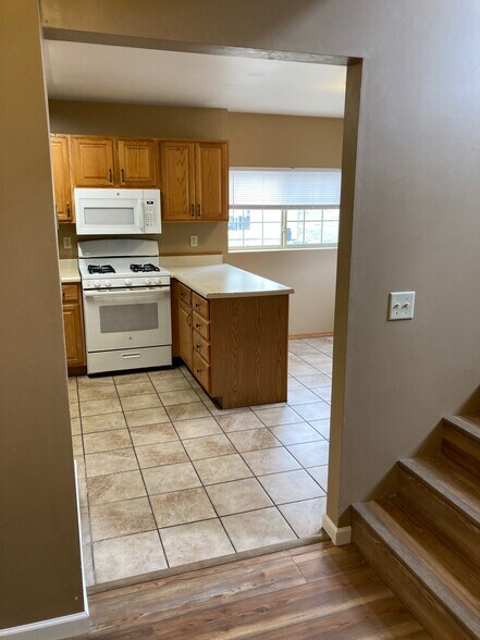 Building Photo - 1293 Redpine Way