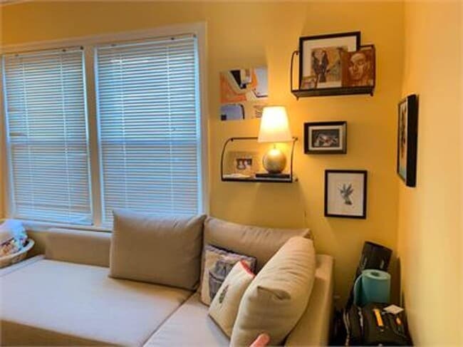 Building Photo - Quiet and quaint, this East Fayetteville cottage is one of a kind!