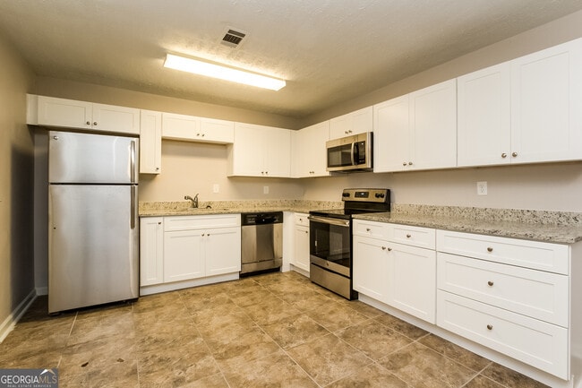 Building Photo - 5845 S Quail Dr